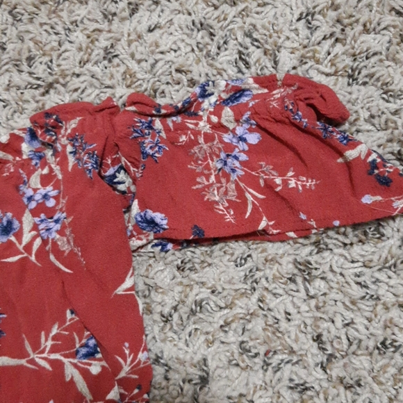 Ruffed over the shoulder, red& blue cropped top - Picture 3 of 3